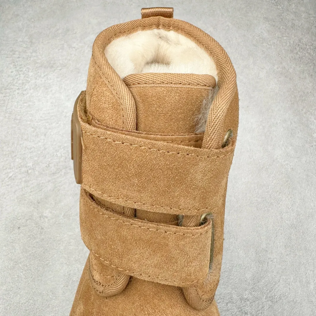 Pick up locally 💰600 UGG 0554 Autumn and winter sheepskin and fur one-piece snow boots with double buckles. All shoes are made from the same factory as ZP. Longfeng A-grade Australian imported sheepskin and fur one-piece Velcro women's boots. Brand OEM production line. Fully follow the ZP process. OEM original pattern maker. Adhering to the principle of no original shoes and no development selection. Pay attention to every detail. The most authentic version on the market. TREADLITE "Light Wing" technology outsole. Lightweight/durable/flexible/pile size: 35 36 37 38 39 40 Coding: by3936030